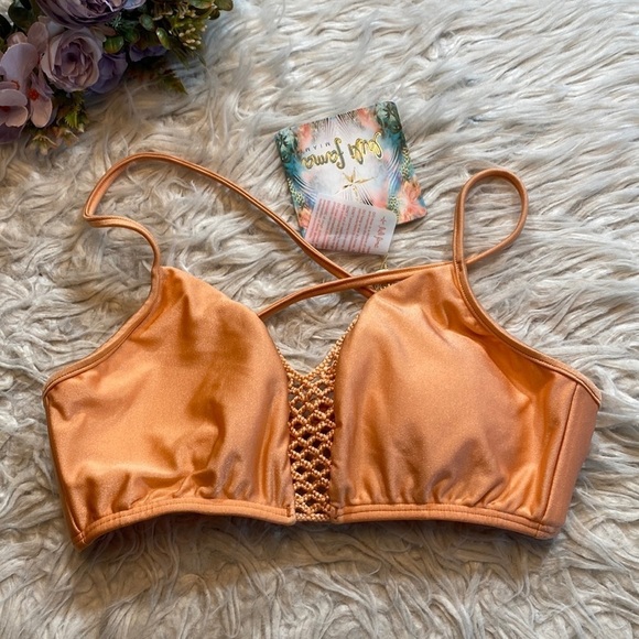 NWT Luli Fama Let’s Be Mermaids Crochet Loops Cutout Sporty Bra Top Sea Shell S - Picture 2 of 11